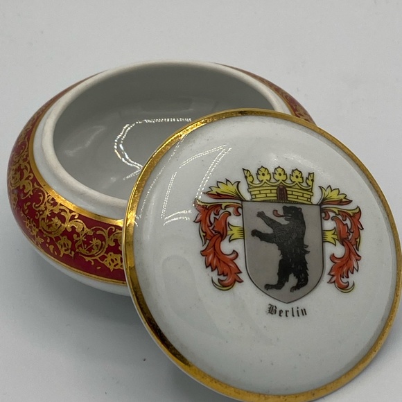 Trinket Dish Schedel Bavarian Porcelain "Berlin" Red, White, Gold. pre-owned - Picture 2 of 5